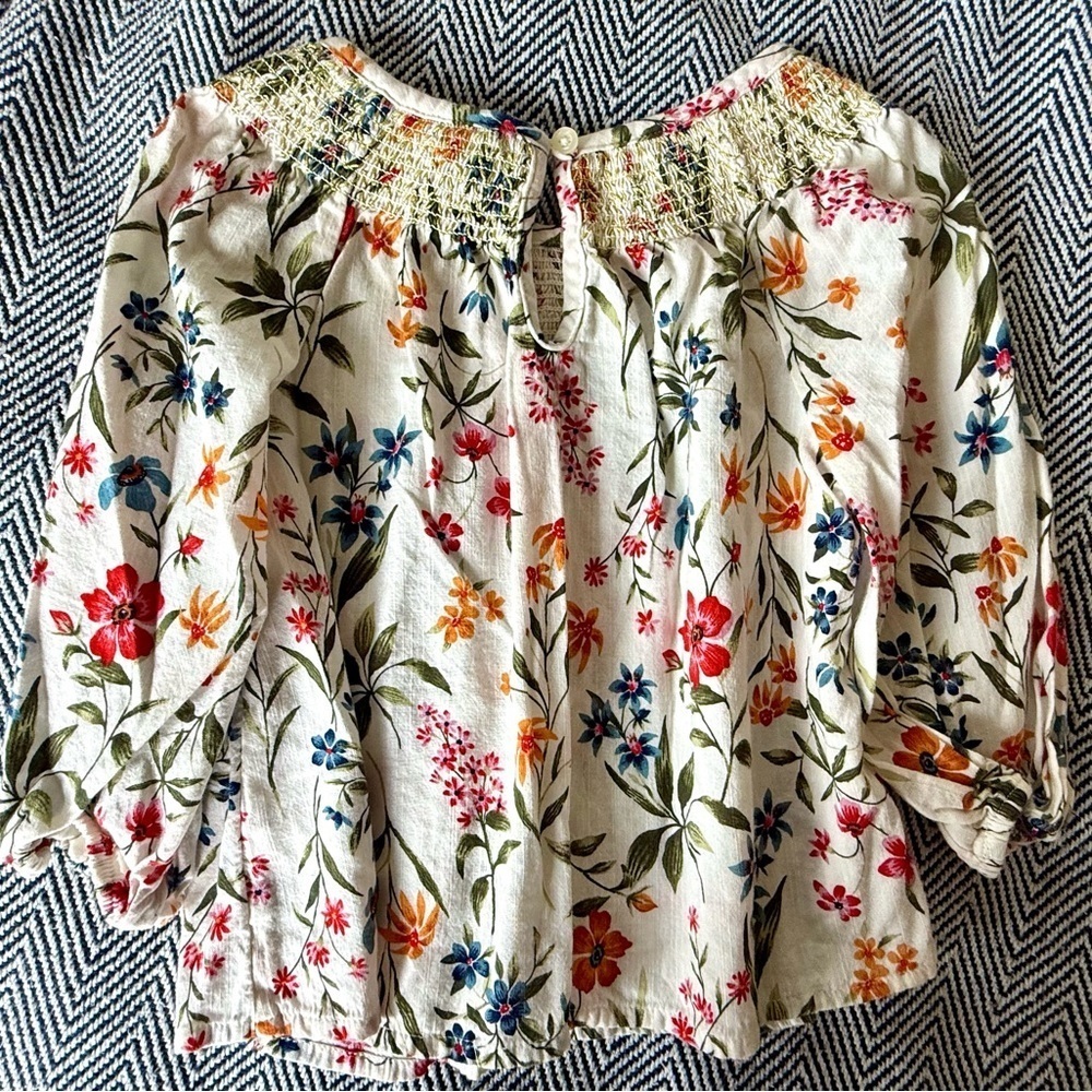 🌼 Old Navy Floral Smocked Peasant Blouse – Girl’s XS (5) - Picture 4 of 4